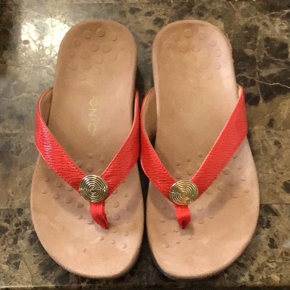 New in Box Vionic Orthaheel Hilda Cherry Sandals 7 Wide